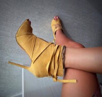 botine cu snur pe picior